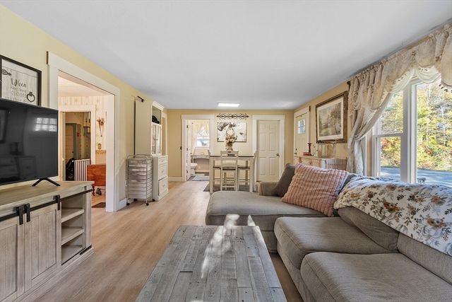63 Gardner Rd, Hubbardston, MA 01452