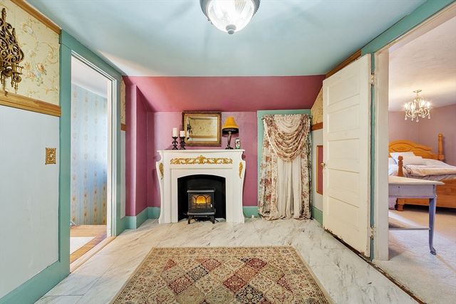 63 Gardner Rd, Hubbardston, MA 01452