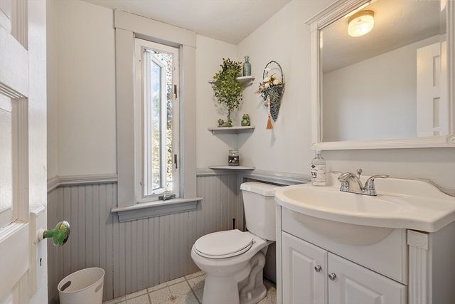 63 Gardner Rd, Hubbardston, MA 01452