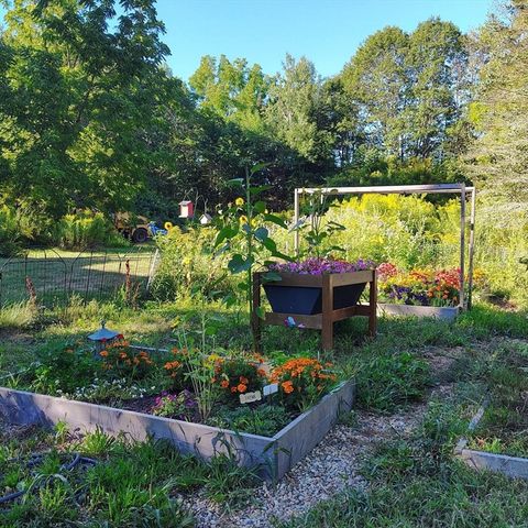 63 Gardner Rd, Hubbardston, MA 01452