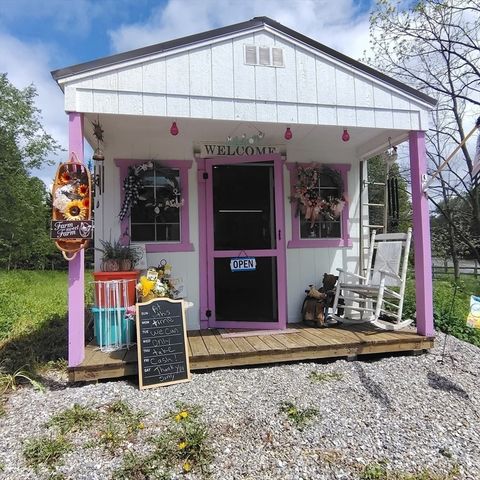 63 Gardner Rd, Hubbardston, MA 01452