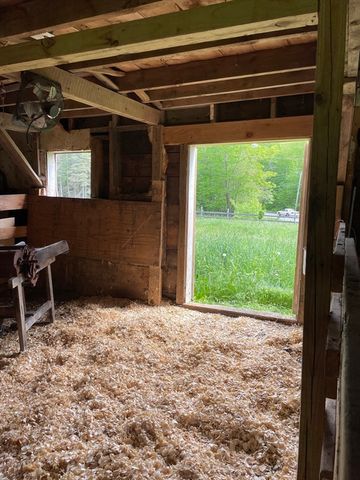 63 Gardner Rd, Hubbardston, MA 01452