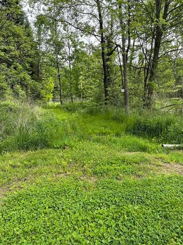 63 Gardner Rd, Hubbardston, MA 01452