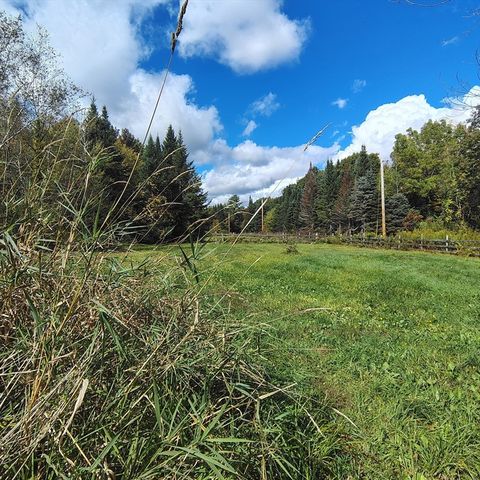 63 Gardner Rd, Hubbardston, MA 01452