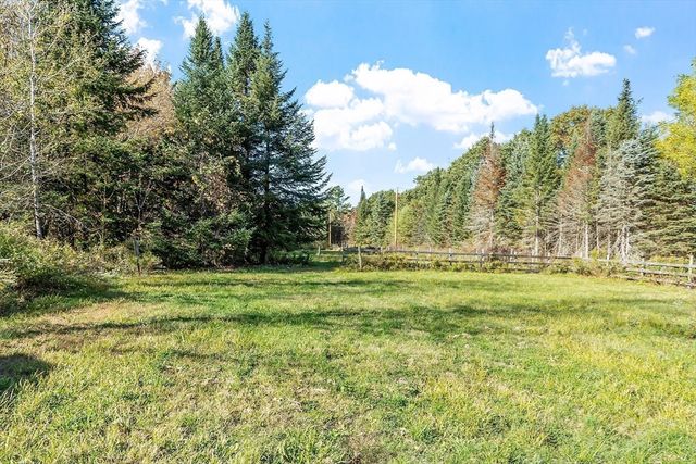 63 Gardner Rd, Hubbardston, MA 01452