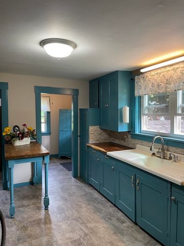 63 Gardner Rd, Hubbardston, MA 01452