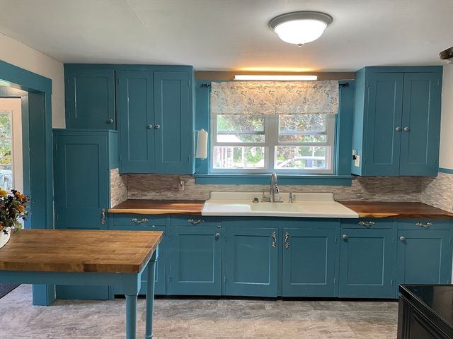 63 Gardner Rd, Hubbardston, MA 01452