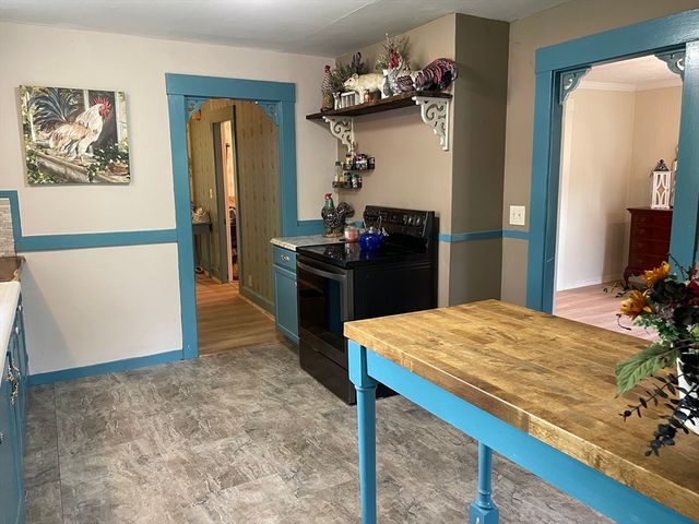 63 Gardner Rd, Hubbardston, MA 01452