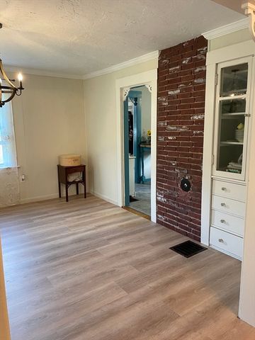 63 Gardner Rd, Hubbardston, MA 01452