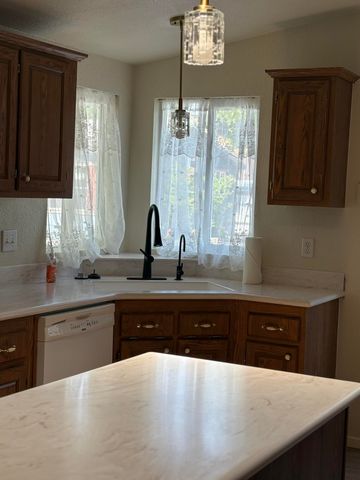 899 Tuberose Trail, Redding, CA 96003