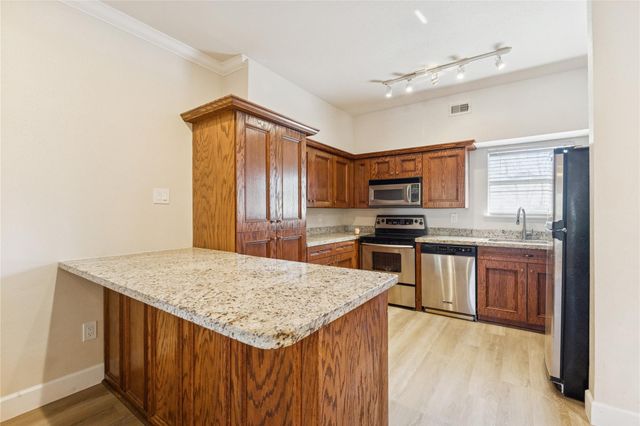 4041 Law Street 512, Houston, TX 77005