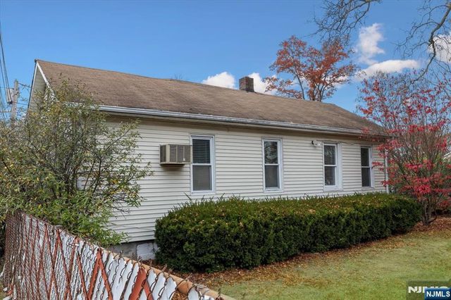 17 Lewis Place, Westwood, NJ 07675