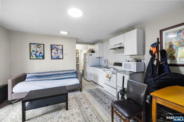 17 Lewis Place, Westwood, NJ 07675