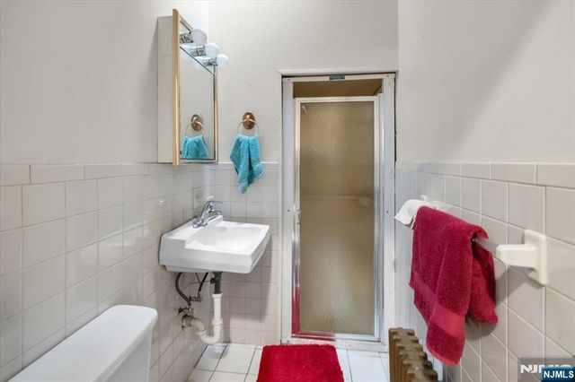 17 Lewis Place, Westwood, NJ 07675