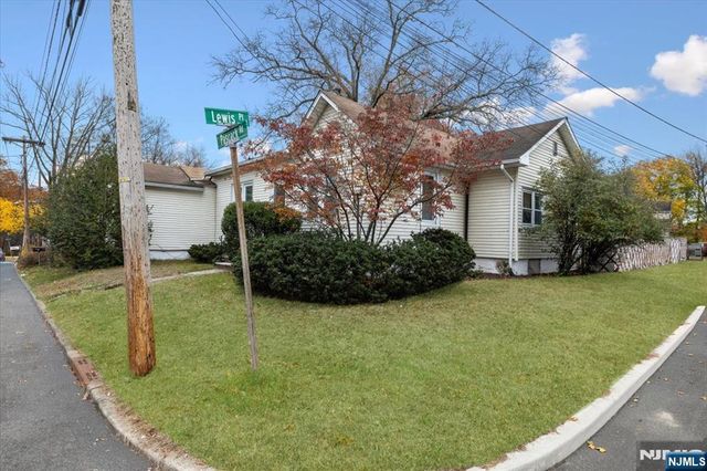 17 Lewis Place, Westwood, NJ 07675