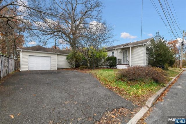 17 Lewis Place, Westwood, NJ 07675