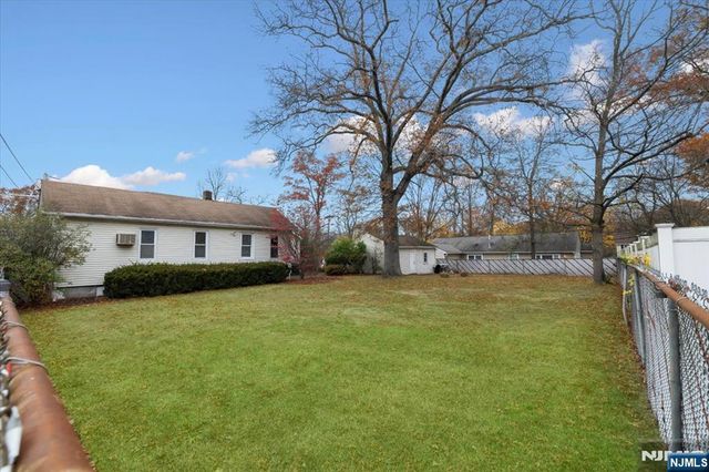 17 Lewis Place, Westwood, NJ 07675