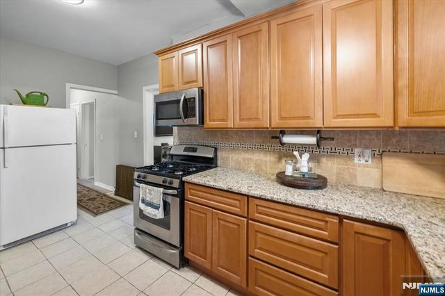 17 Lewis Place, Westwood, NJ 07675