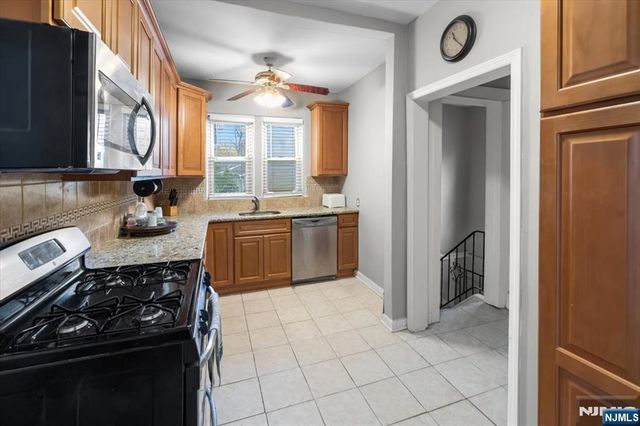 17 Lewis Place, Westwood, NJ 07675