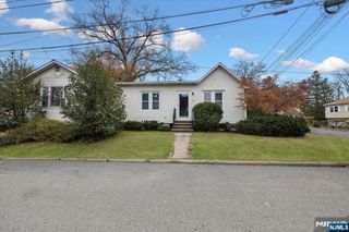 17 Lewis Place, Westwood, NJ 07675