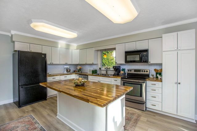 1308 N Howell Drive, Newark, OH 43055