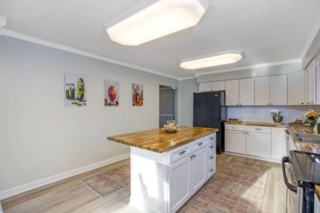 1308 N Howell Drive, Newark, OH 43055