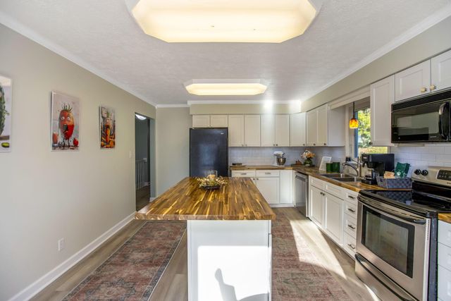 1308 N Howell Drive, Newark, OH 43055