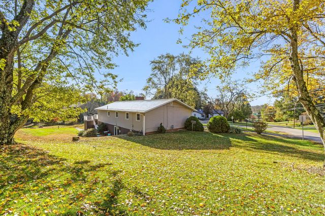 1308 N Howell Drive, Newark, OH 43055