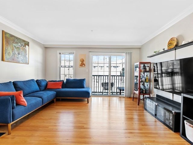 32 Common Street 2-3, Waltham, MA 02451