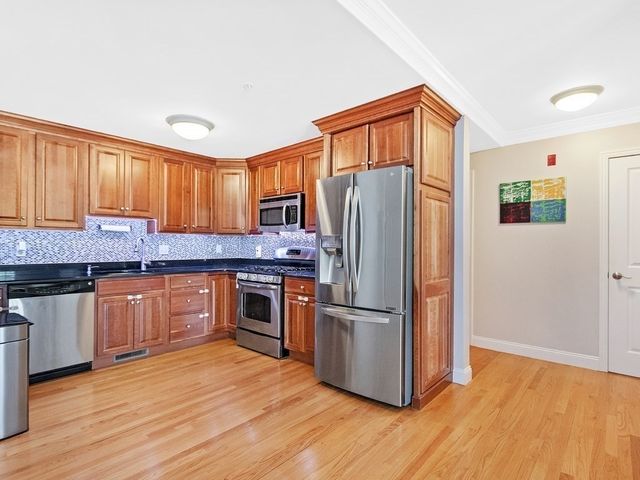 32 Common Street 2-3, Waltham, MA 02451