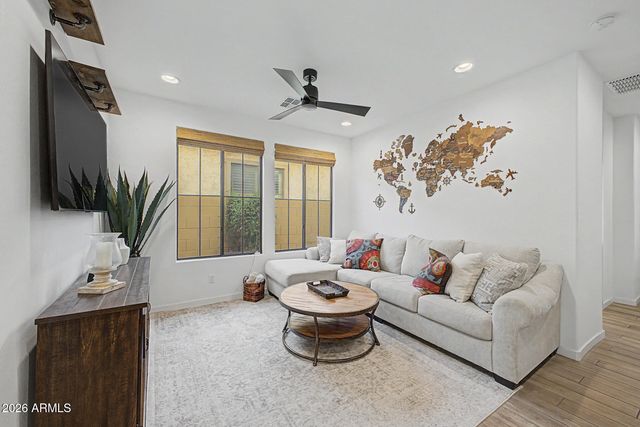 819 E DEER CREEK Road, Phoenix, AZ 85048