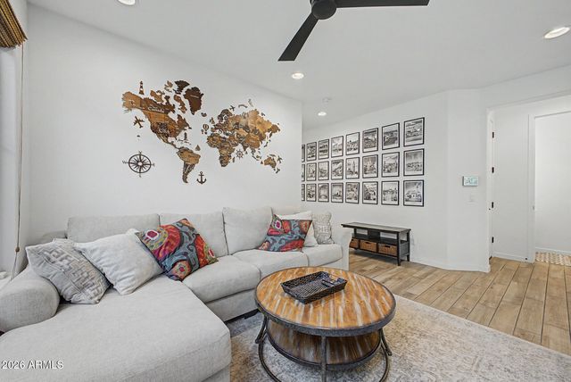 819 E DEER CREEK Road, Phoenix, AZ 85048