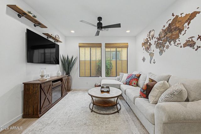 819 E DEER CREEK Road, Phoenix, AZ 85048