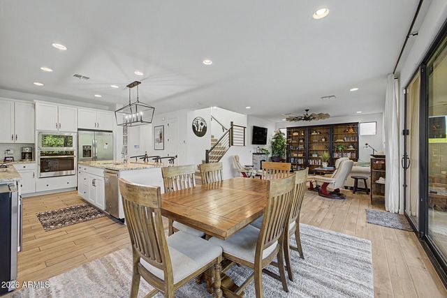 819 E DEER CREEK Road, Phoenix, AZ 85048
