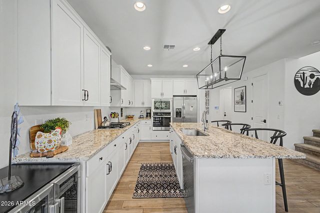 819 E DEER CREEK Road, Phoenix, AZ 85048