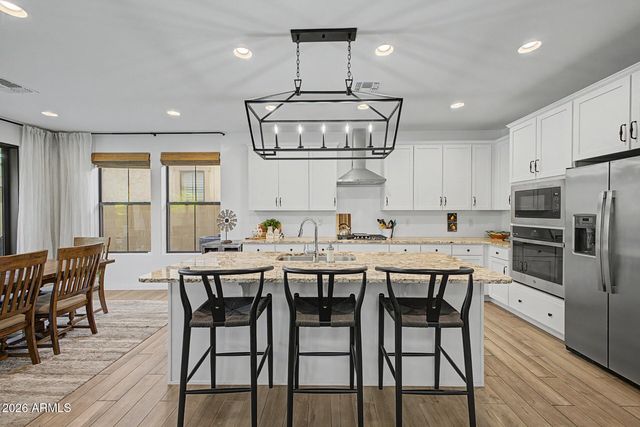 819 E DEER CREEK Road, Phoenix, AZ 85048