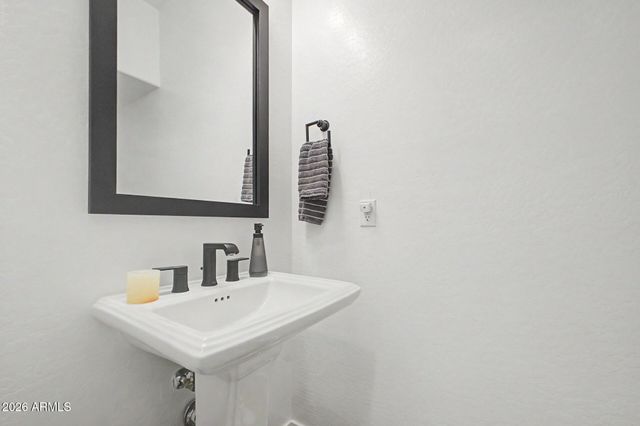 819 E DEER CREEK Road, Phoenix, AZ 85048