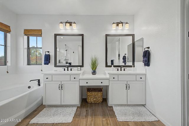 819 E DEER CREEK Road, Phoenix, AZ 85048