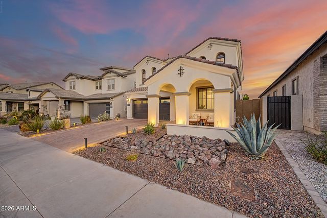 819 E DEER CREEK Road, Phoenix, AZ 85048