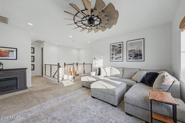 819 E DEER CREEK Road, Phoenix, AZ 85048