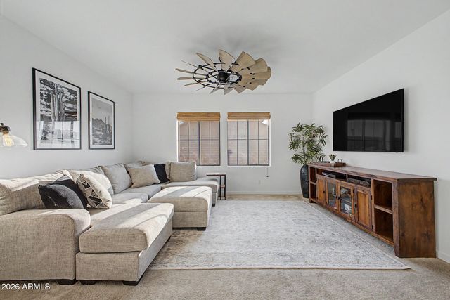 819 E DEER CREEK Road, Phoenix, AZ 85048