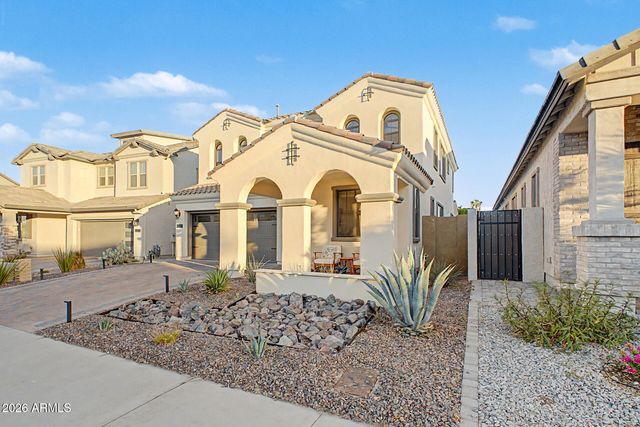 819 E DEER CREEK Road, Phoenix, AZ 85048