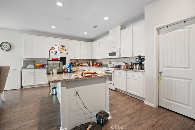 2219 2219 Albatross Way, San Jacinto, CA 92582