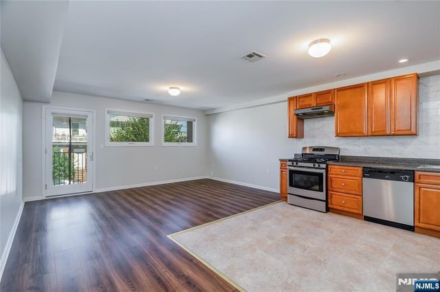 148 Oakwood Avenue A, Cliffside Park, NJ 07010