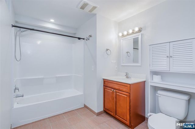 148 Oakwood Avenue A, Cliffside Park, NJ 07010