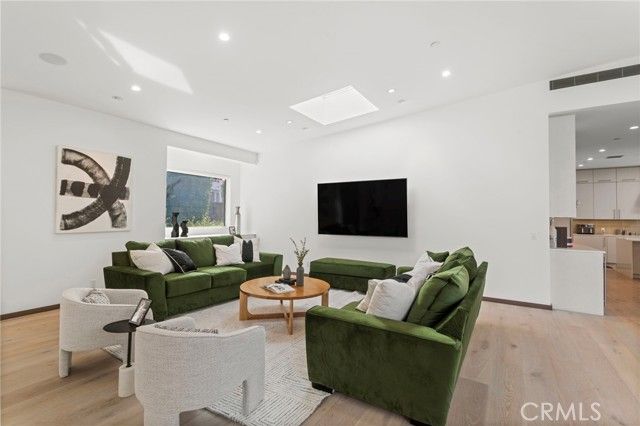 15641 Meadowgate, Los Angeles, CA 91436