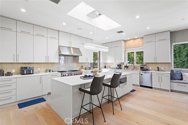 15641 Meadowgate, Los Angeles, CA 91436