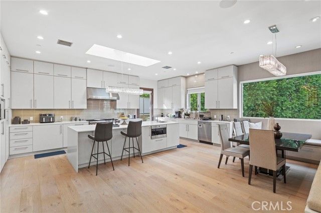 15641 Meadowgate, Los Angeles, CA 91436