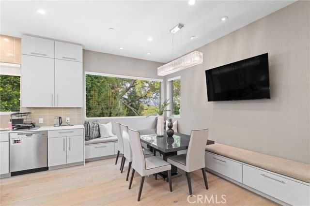 15641 Meadowgate, Los Angeles, CA 91436