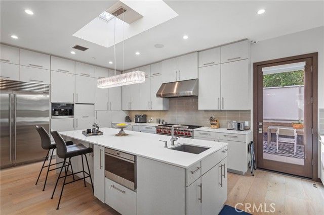 15641 Meadowgate, Los Angeles, CA 91436